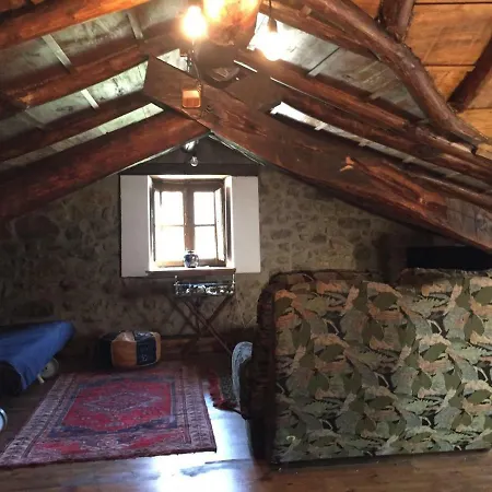 Holiday home Vive Asturias En Casa De Aldea Buhardilla Tipica